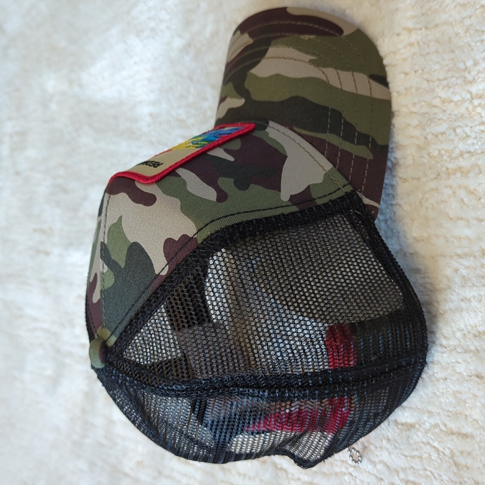 Goorin Bros Red Neck Animal Farm Snapback Trucker Hat - Picture 2 of 6